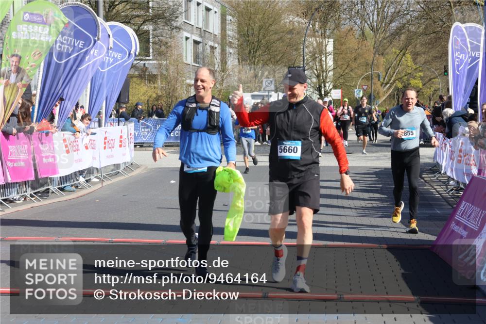 12.04.2026 - 45. Internationalen Wilhelmsburger Insellauf Strokosch-Dieckow http://msf.ph/oto/9464164 12.04.2026 10:55:21 Ziel 5660, 5317, 2821, 2855 meine-sportfotos.de
