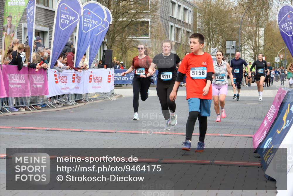 12.04.2026 - 45. Internationalen Wilhelmsburger Insellauf Strokosch-Dieckow http://msf.ph/oto/9464175 12.04.2026 13:15:16 Ziel 4418, 5156, 4111, 3306, 3328, 2772 meine-sportfotos.de