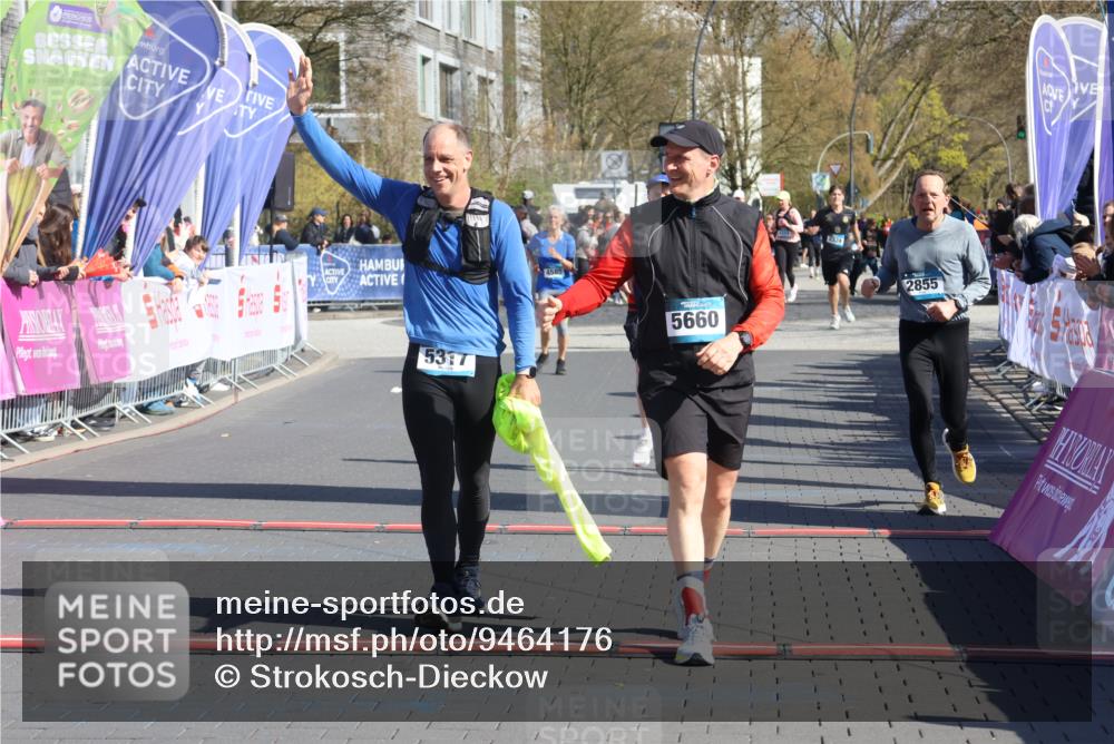 12.04.2026 - 45. Internationalen Wilhelmsburger Insellauf Strokosch-Dieckow http://msf.ph/oto/9464176 12.04.2026 10:55:21 Ziel 5660, 5317, 2821, 2855 meine-sportfotos.de
