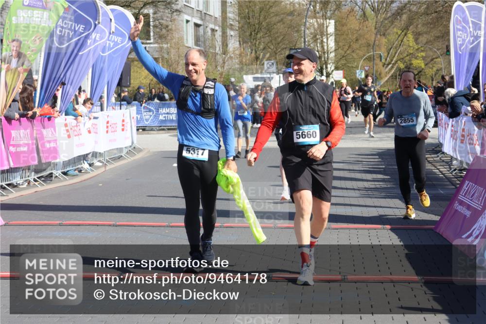 12.04.2026 - 45. Internationalen Wilhelmsburger Insellauf Strokosch-Dieckow http://msf.ph/oto/9464178 12.04.2026 10:55:21 Ziel 5660, 5317, 2821, 2855 meine-sportfotos.de