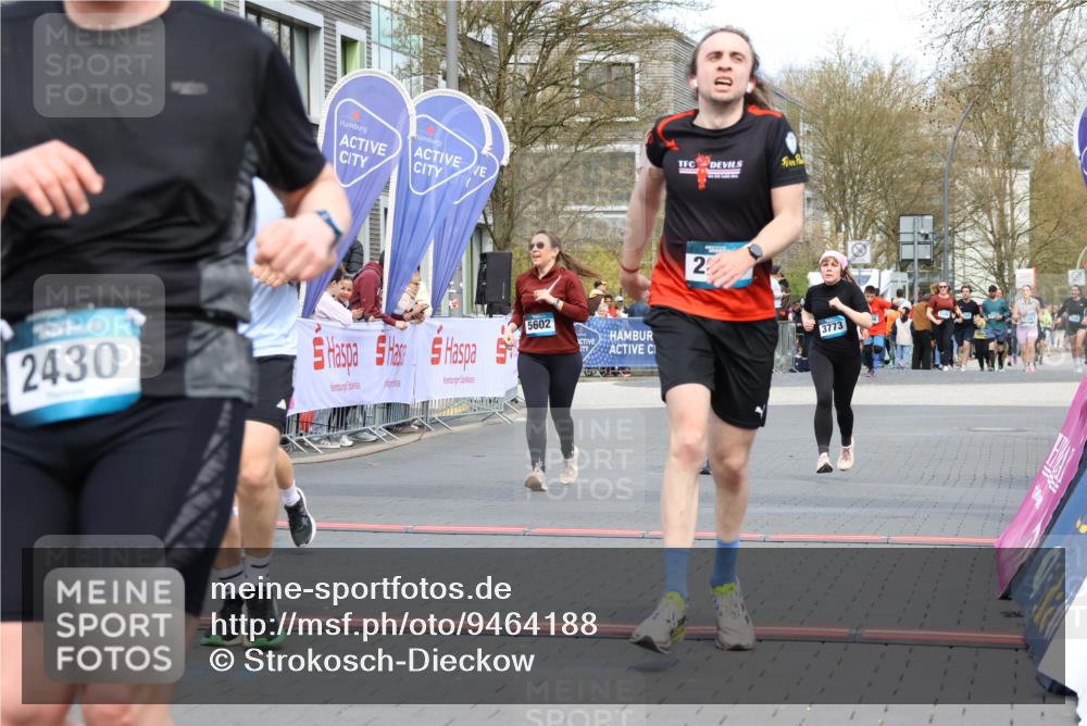 12.04.2026 - 45. Internationalen Wilhelmsburger Insellauf Strokosch-Dieckow http://msf.ph/oto/9464188 12.04.2026 13:15:08 Ziel 2430, 5813, 4747, 3773, 5602, 4960 meine-sportfotos.de