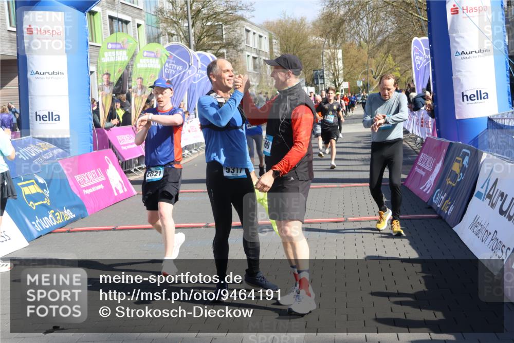 12.04.2026 - 45. Internationalen Wilhelmsburger Insellauf Strokosch-Dieckow http://msf.ph/oto/9464191 12.04.2026 10:55:26 Ziel 2821, 2855, 4585, 2324, 4636, 5006 meine-sportfotos.de