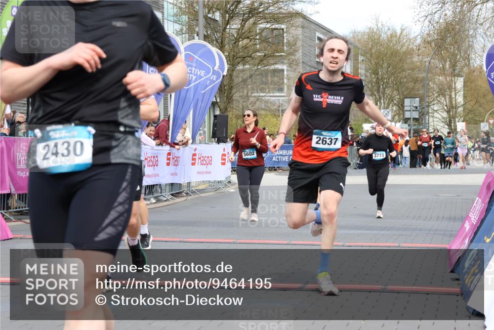 12.04.2026 - 45. Internationalen Wilhelmsburger Insellauf Strokosch-Dieckow http://msf.ph/oto/9464195 12.04.2026 13:15:08 Ziel 2430, 5813, 4747, 3773, 5602, 4960 meine-sportfotos.de