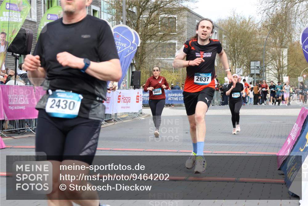 12.04.2026 - 45. Internationalen Wilhelmsburger Insellauf Strokosch-Dieckow http://msf.ph/oto/9464202 12.04.2026 13:15:07 Ziel 2430, 5813, 4747, 3773, 5602, 4960 meine-sportfotos.de
