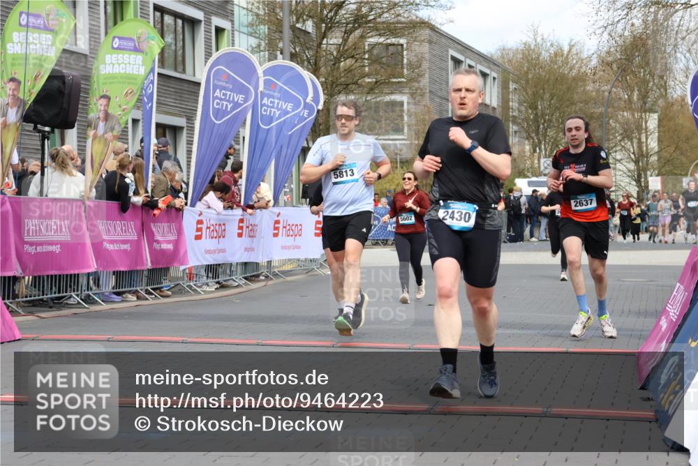 12.04.2026 - 45. Internationalen Wilhelmsburger Insellauf Strokosch-Dieckow http://msf.ph/oto/9464223 12.04.2026 13:15:05 Ziel 5142, 4852, 2430, 5813, 4747 meine-sportfotos.de