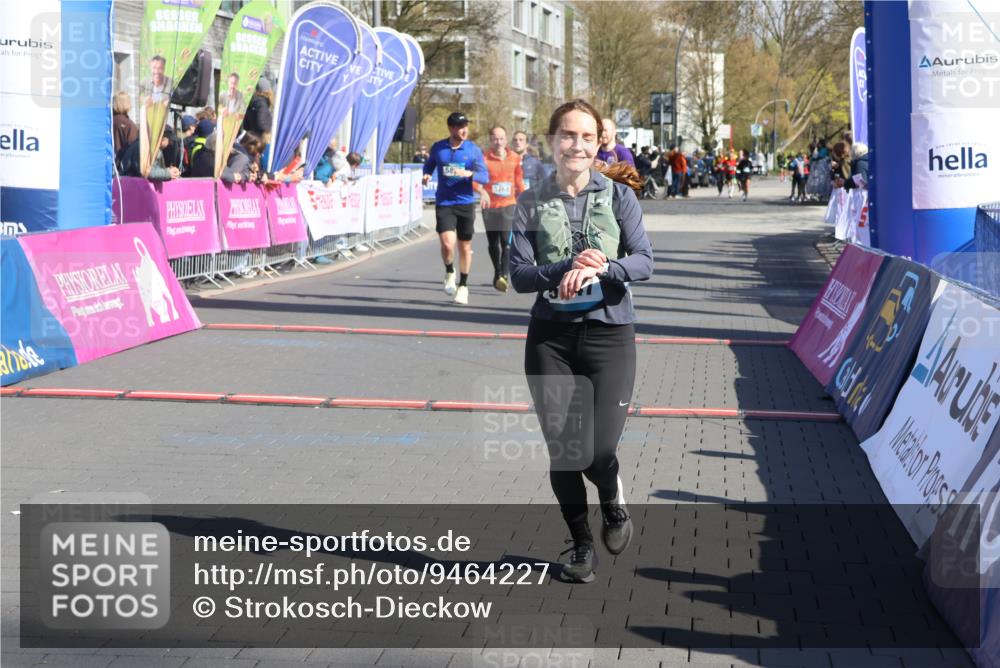 12.04.2026 - 45. Internationalen Wilhelmsburger Insellauf Strokosch-Dieckow http://msf.ph/oto/9464227 12.04.2026 10:55:43 Ziel 5747, 5773, 5835, 5268, 4500 meine-sportfotos.de