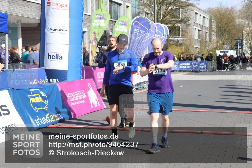 12.04.2026 - 45. Internationalen Wilhelmsburger Insellauf Strokosch-Dieckow http://msf.ph/oto/9464237 12.04.2026 10:55:46 Ziel 5773, 5835, 5268, 4500 meine-sportfotos.de