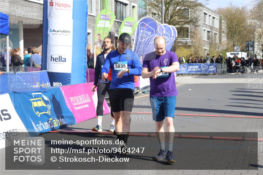 12.04.2026 - 45. Internationalen Wilhelmsburger Insellauf Strokosch-Dieckow http://msf.ph/oto/9464247 12.04.2026 10:55:47 Ziel 5773, 5835, 5268, 4500 meine-sportfotos.de