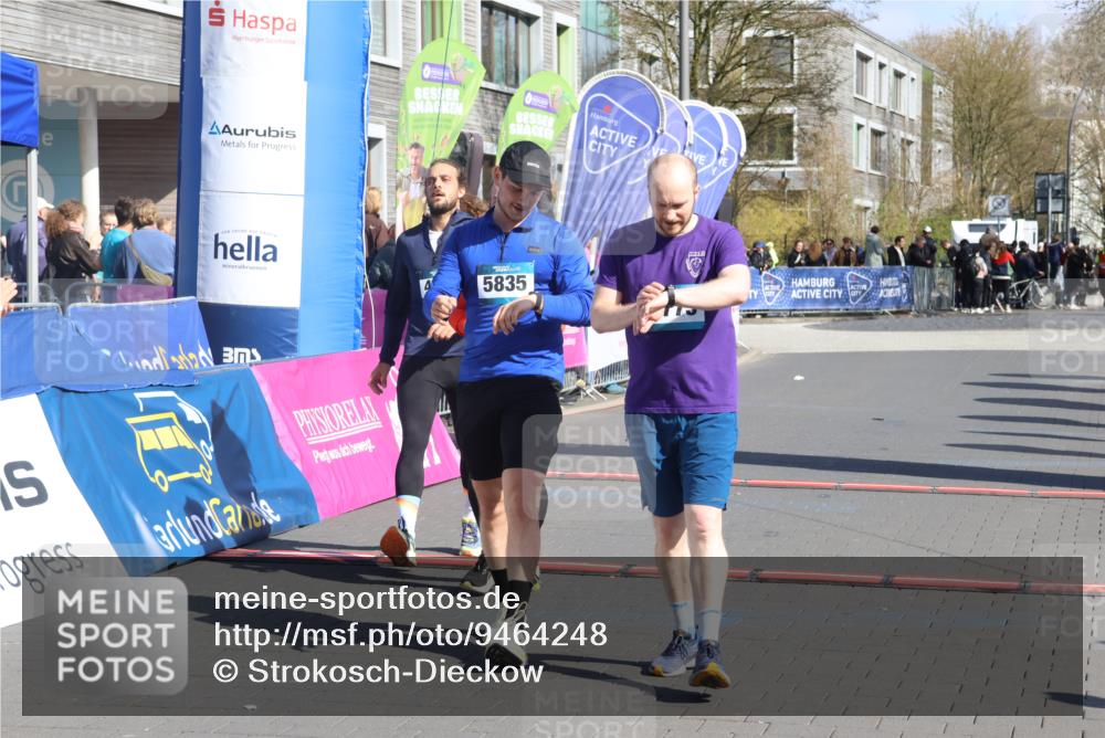 12.04.2026 - 45. Internationalen Wilhelmsburger Insellauf Strokosch-Dieckow http://msf.ph/oto/9464248 12.04.2026 10:55:47 Ziel 5773, 5835, 5268, 4500 meine-sportfotos.de