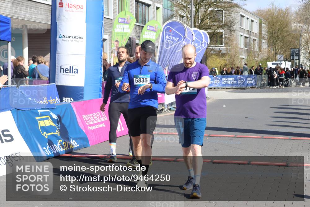 12.04.2026 - 45. Internationalen Wilhelmsburger Insellauf Strokosch-Dieckow http://msf.ph/oto/9464250 12.04.2026 10:55:47 Ziel 5773, 5835, 5268, 4500 meine-sportfotos.de
