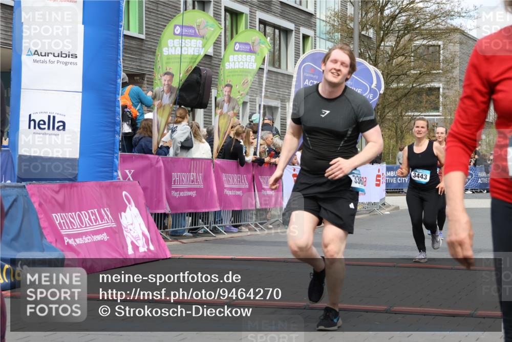 12.04.2026 - 45. Internationalen Wilhelmsburger Insellauf Strokosch-Dieckow http://msf.ph/oto/9464270 12.04.2026 13:14:54 Ziel 3360, 3443, 3469, 2107 meine-sportfotos.de