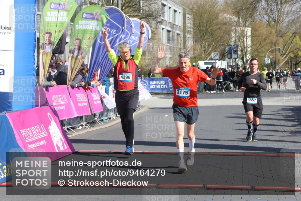 12.04.2026 - 45. Internationalen Wilhelmsburger Insellauf Strokosch-Dieckow http://msf.ph/oto/9464279 12.04.2026 10:56:05 Ziel 3175, 4298, 5557 meine-sportfotos.de