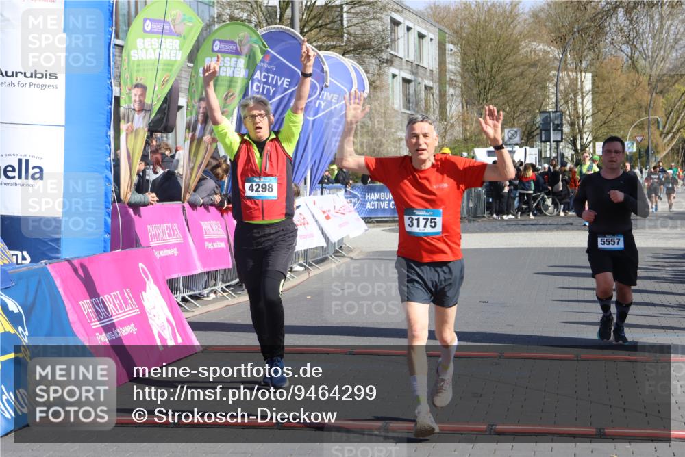 12.04.2026 - 45. Internationalen Wilhelmsburger Insellauf Strokosch-Dieckow http://msf.ph/oto/9464299 12.04.2026 10:56:06 Ziel 3175, 4298, 5557 meine-sportfotos.de