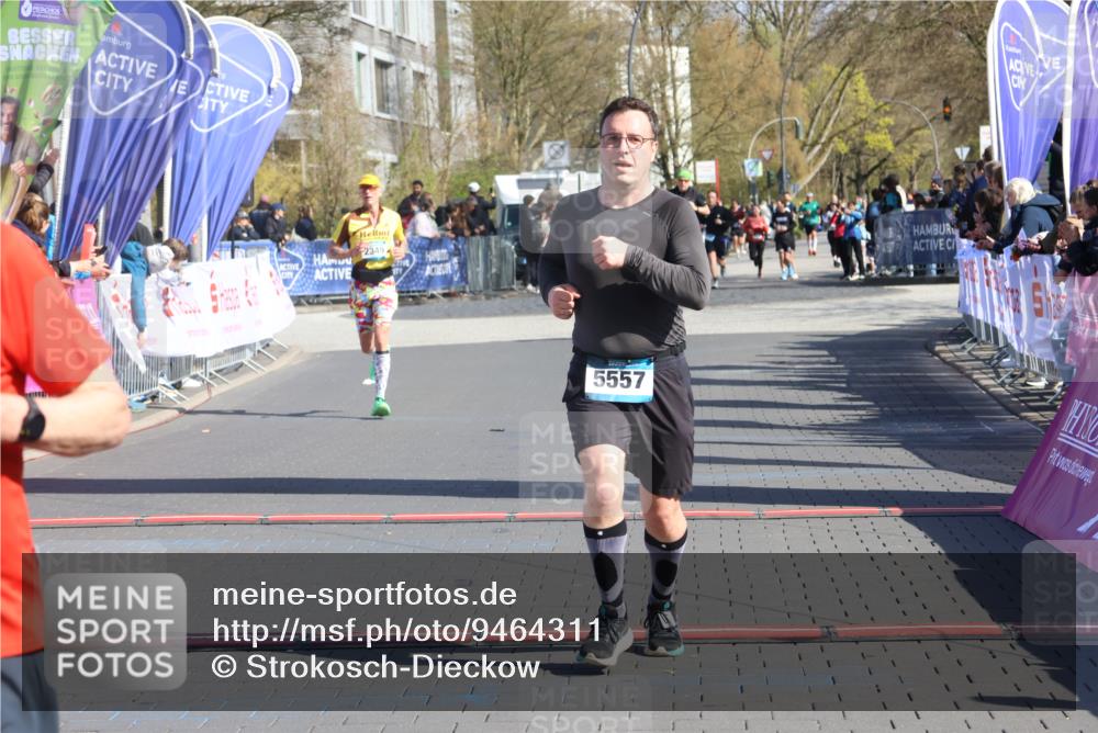 12.04.2026 - 45. Internationalen Wilhelmsburger Insellauf Strokosch-Dieckow http://msf.ph/oto/9464311 12.04.2026 10:56:08 Ziel 3175, 4298, 5557, 2349 meine-sportfotos.de