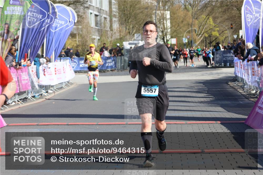 12.04.2026 - 45. Internationalen Wilhelmsburger Insellauf Strokosch-Dieckow http://msf.ph/oto/9464315 12.04.2026 10:56:08 Ziel 3175, 4298, 5557, 2349 meine-sportfotos.de