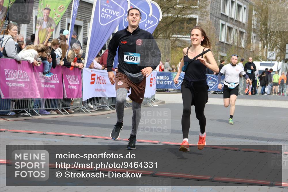 12.04.2026 - 45. Internationalen Wilhelmsburger Insellauf Strokosch-Dieckow http://msf.ph/oto/9464331 12.04.2026 13:14:32 Ziel 4716, 5318 meine-sportfotos.de