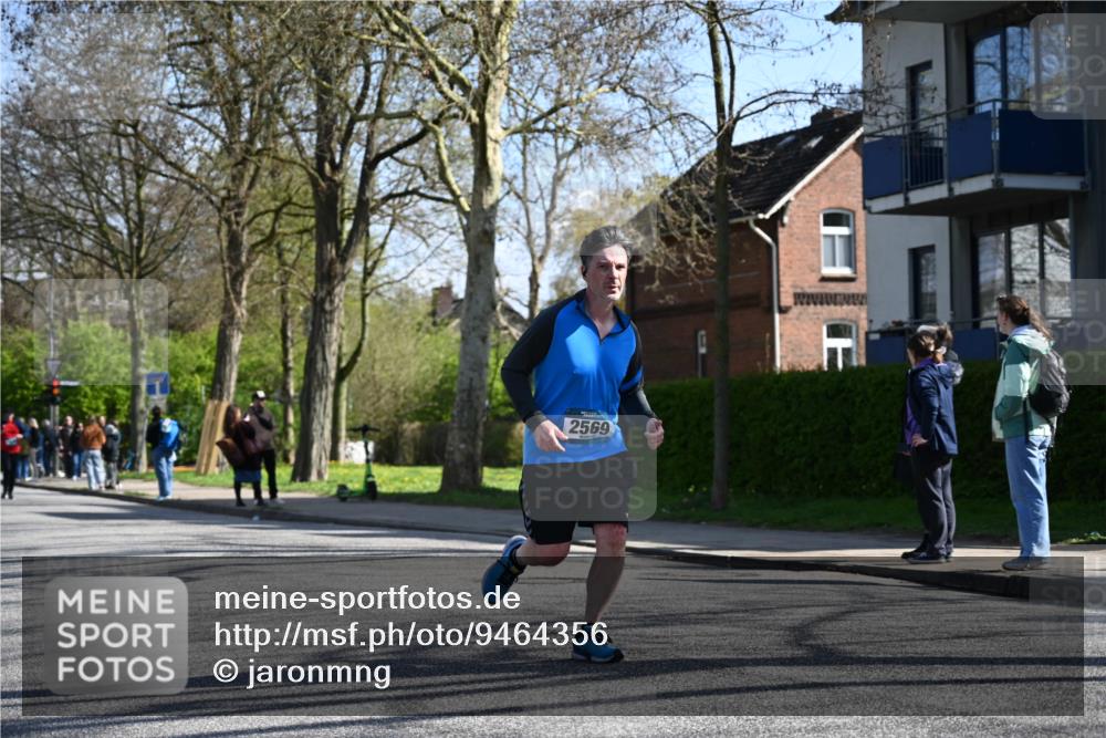 12.04.2026 - 45. Internationalen Wilhelmsburger Insellauf J. Mangold http://msf.ph/oto/9464356 12.04.2026 10:54:27 Ziel 3580, 3596, 4131, 2569, 4389, 4390, 2701, 4687, 3818, 4711, 2088, 5660, 5317, 2821, 2855, 4585, 2324, 4636, 5006 meine-sportfotos.de