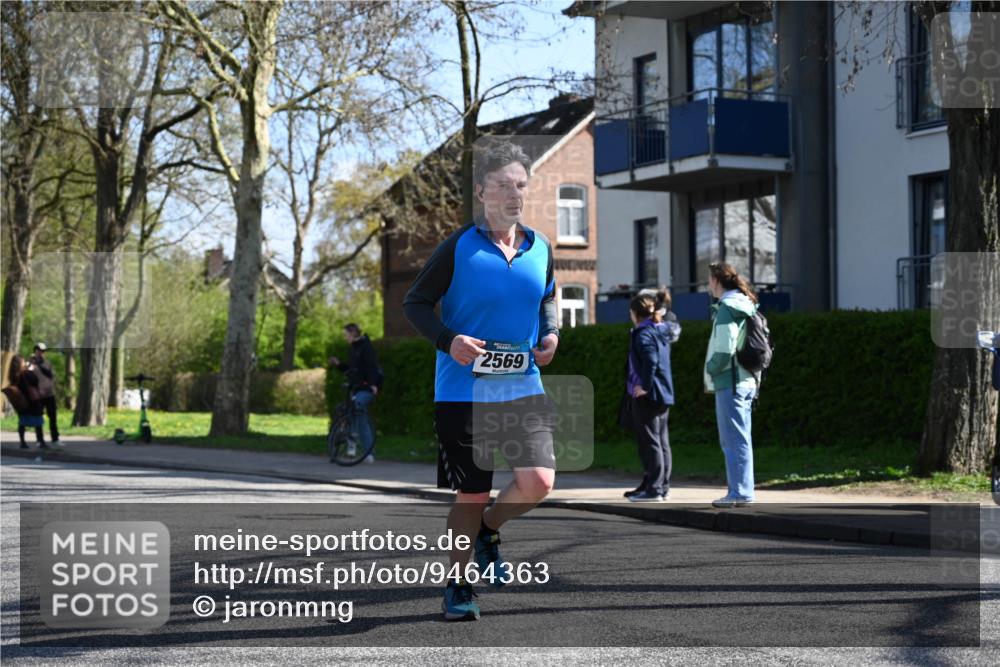 12.04.2026 - 45. Internationalen Wilhelmsburger Insellauf J. Mangold http://msf.ph/oto/9464363 12.04.2026 10:54:27 Ziel 3580, 3596, 4131, 2569, 4389, 4390, 2701, 4687, 3818, 4711, 2088, 5660, 5317, 2821, 2855, 4585, 2324, 4636, 5006 meine-sportfotos.de