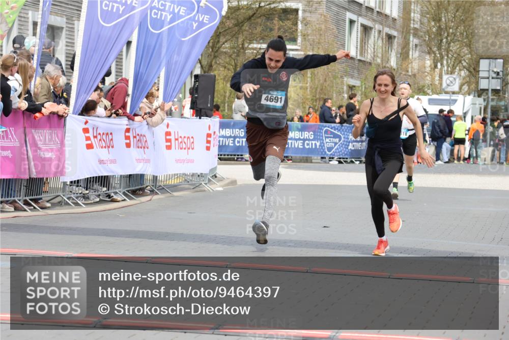 12.04.2026 - 45. Internationalen Wilhelmsburger Insellauf Strokosch-Dieckow http://msf.ph/oto/9464397 12.04.2026 13:14:31 Ziel 5790, 4716, 5318 meine-sportfotos.de
