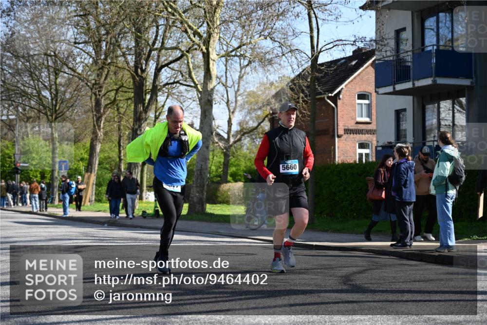 12.04.2026 - 45. Internationalen Wilhelmsburger Insellauf J. Mangold http://msf.ph/oto/9464402 12.04.2026 10:54:49 Ziel 4687, 3818, 4711, 2088, 5660, 5317, 2821, 2855, 4585, 2324, 2324, 4636, 5006, 5333, 4056, 5334, 4197, 5747, 5747, 5773, 5835, 5268, 4500 meine-sportfotos.de