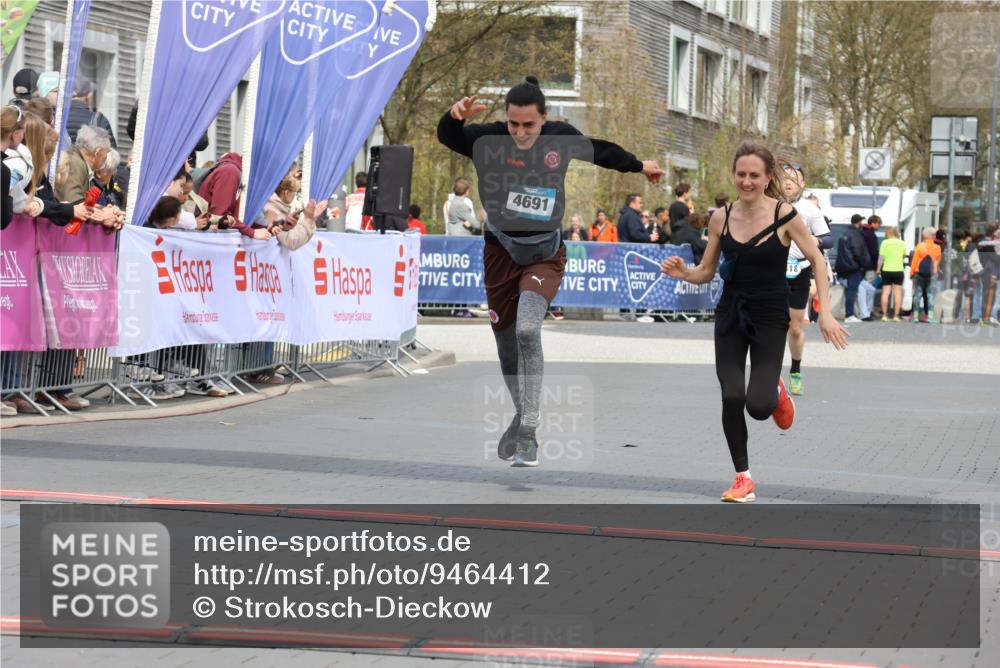 12.04.2026 - 45. Internationalen Wilhelmsburger Insellauf Strokosch-Dieckow http://msf.ph/oto/9464412 12.04.2026 13:14:31 Ziel 5790, 4716, 5318 meine-sportfotos.de
