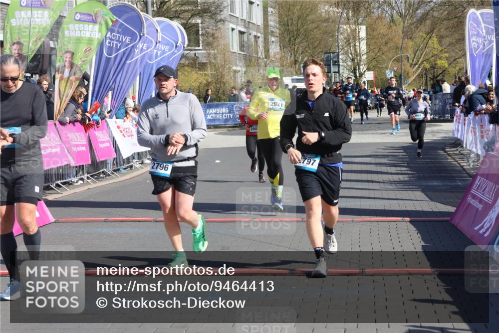 12.04.2026 - 45. Internationalen Wilhelmsburger Insellauf Strokosch-Dieckow http://msf.ph/oto/9464413 12.04.2026 10:56:23 Ziel 3488, 2797, 2796, 2921, 2808 meine-sportfotos.de