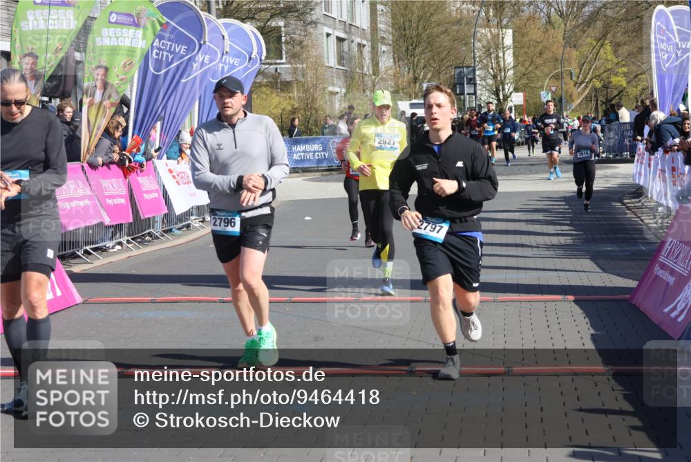 12.04.2026 - 45. Internationalen Wilhelmsburger Insellauf Strokosch-Dieckow http://msf.ph/oto/9464418 12.04.2026 10:56:23 Ziel 3488, 2797, 2796, 2921, 2808 meine-sportfotos.de