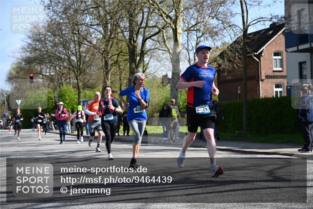 12.04.2026 - 45. Internationalen Wilhelmsburger Insellauf J. Mangold http://msf.ph/oto/9464439 12.04.2026 10:54:58 Ziel 2088, 5660, 5317, 2821, 2855, 4585, 2324, 4636, 5006, 5333, 4056, 5334, 4197, 5747, 5773, 5835, 5268, 4500, 4714 meine-sportfotos.de