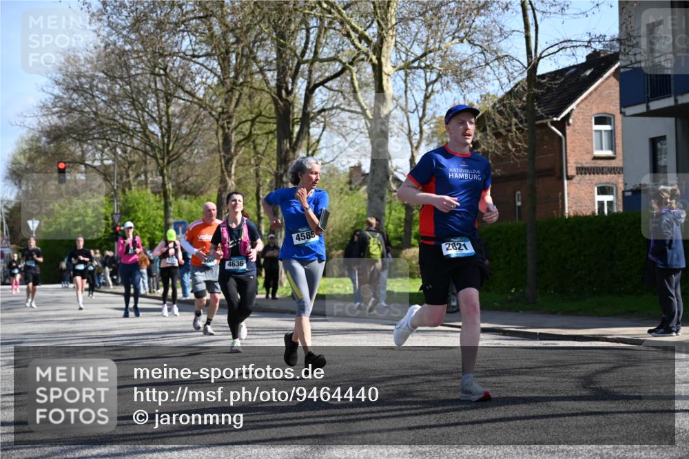12.04.2026 - 45. Internationalen Wilhelmsburger Insellauf J. Mangold http://msf.ph/oto/9464440 12.04.2026 10:54:58 Ziel 2088, 5660, 5317, 2821, 2855, 4585, 2324, 4636, 5006, 5333, 4056, 5334, 4197, 5747, 5773, 5835, 5268, 4500, 4714 meine-sportfotos.de