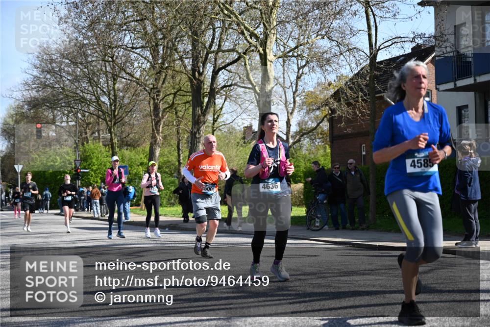 12.04.2026 - 45. Internationalen Wilhelmsburger Insellauf J. Mangold http://msf.ph/oto/9464459 12.04.2026 10:54:59 Ziel 2088, 5660, 5317, 2821, 2855, 4585, 2324, 4636, 5006, 5333, 4056, 5334, 4197, 5747, 5773, 5835, 5268, 4500, 4714 meine-sportfotos.de