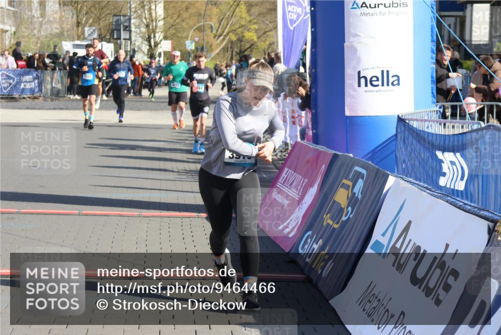 12.04.2026 - 45. Internationalen Wilhelmsburger Insellauf Strokosch-Dieckow http://msf.ph/oto/9464466 12.04.2026 10:56:29 Ziel 2808, 3916 meine-sportfotos.de