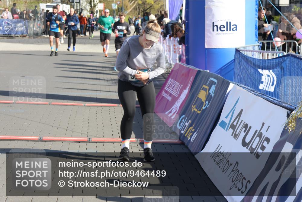 12.04.2026 - 45. Internationalen Wilhelmsburger Insellauf Strokosch-Dieckow http://msf.ph/oto/9464489 12.04.2026 10:56:29 Ziel 2808, 3916 meine-sportfotos.de