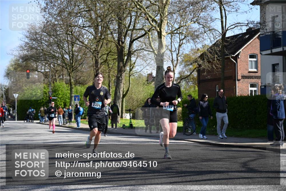 12.04.2026 - 45. Internationalen Wilhelmsburger Insellauf J. Mangold http://msf.ph/oto/9464510 12.04.2026 10:55:05 Ziel 5660, 5317, 2821, 2855, 4585, 2324, 4636, 5006, 5333, 4056, 5334, 4197, 5747, 5773, 5835, 5773, 5835, 5268, 4500, 4714, 3175, 4298, 5557 meine-sportfotos.de
