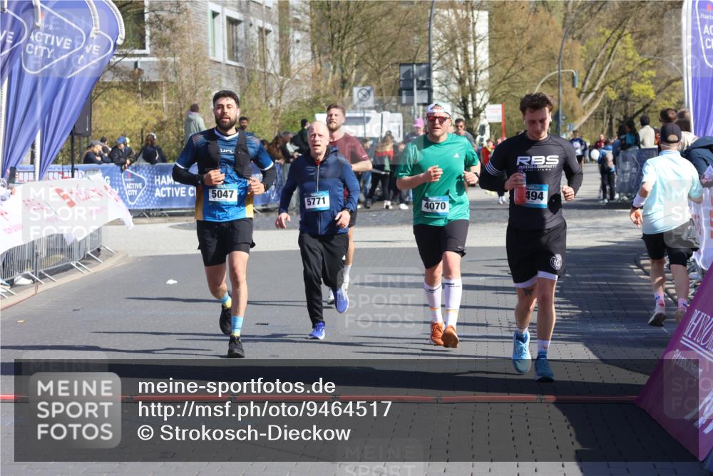 12.04.2026 - 45. Internationalen Wilhelmsburger Insellauf Strokosch-Dieckow http://msf.ph/oto/9464517 12.04.2026 10:56:34 Ziel 4494, 5047, 4070, 5771, 4549 meine-sportfotos.de