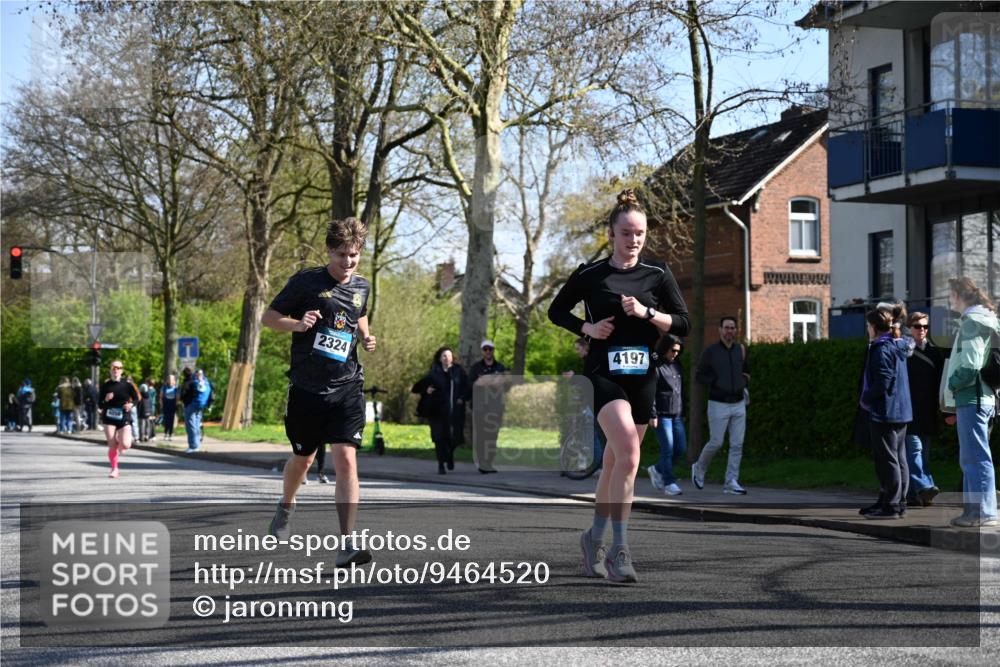 12.04.2026 - 45. Internationalen Wilhelmsburger Insellauf J. Mangold http://msf.ph/oto/9464520 12.04.2026 10:55:05 Ziel 5660, 5317, 2821, 2855, 4585, 2324, 4636, 5006, 5333, 4056, 5334, 4197, 5747, 5773, 5835, 5773, 5835, 5268, 4500, 4714, 3175, 4298, 5557 meine-sportfotos.de