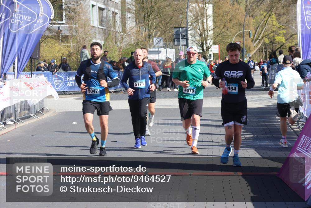 12.04.2026 - 45. Internationalen Wilhelmsburger Insellauf Strokosch-Dieckow http://msf.ph/oto/9464527 12.04.2026 10:56:34 Ziel 4494, 5047, 4070, 5771, 4549 meine-sportfotos.de