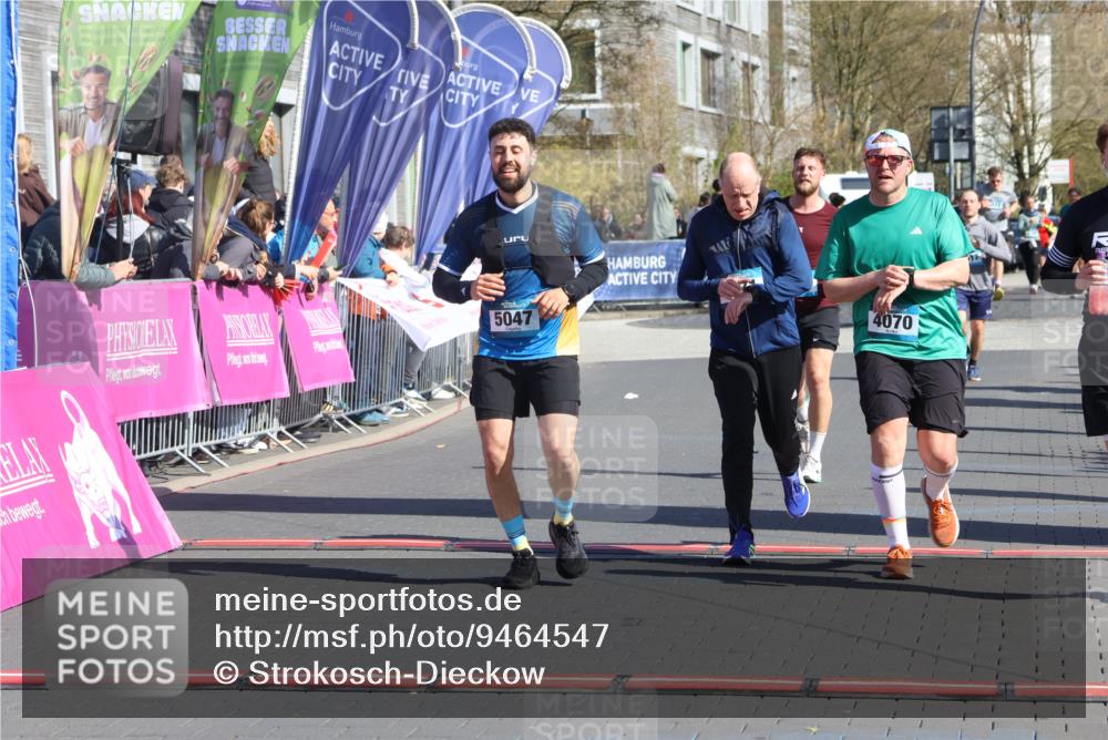 12.04.2026 - 45. Internationalen Wilhelmsburger Insellauf Strokosch-Dieckow http://msf.ph/oto/9464547 12.04.2026 10:56:36 Ziel 4494, 5047, 4070, 5771, 4549 meine-sportfotos.de