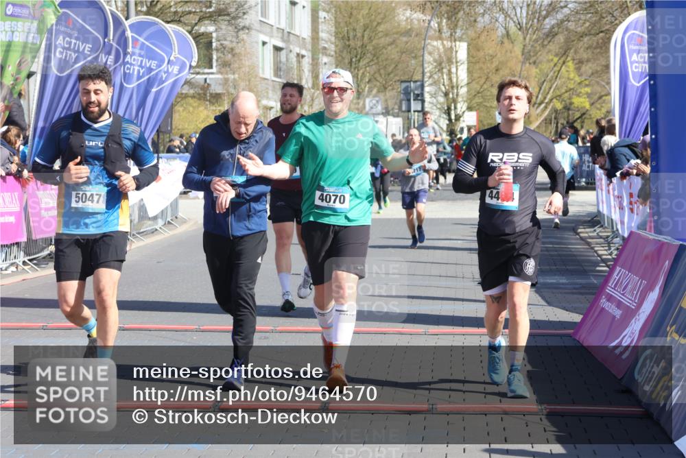 12.04.2026 - 45. Internationalen Wilhelmsburger Insellauf Strokosch-Dieckow http://msf.ph/oto/9464570 12.04.2026 10:56:37 Ziel 4494, 5047, 4070, 5771, 4549 meine-sportfotos.de