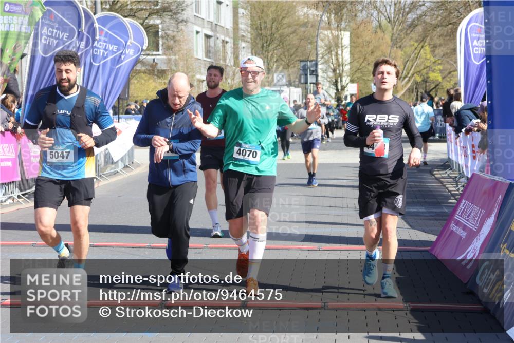 12.04.2026 - 45. Internationalen Wilhelmsburger Insellauf Strokosch-Dieckow http://msf.ph/oto/9464575 12.04.2026 10:56:37 Ziel 4494, 5047, 4070, 5771, 4549 meine-sportfotos.de