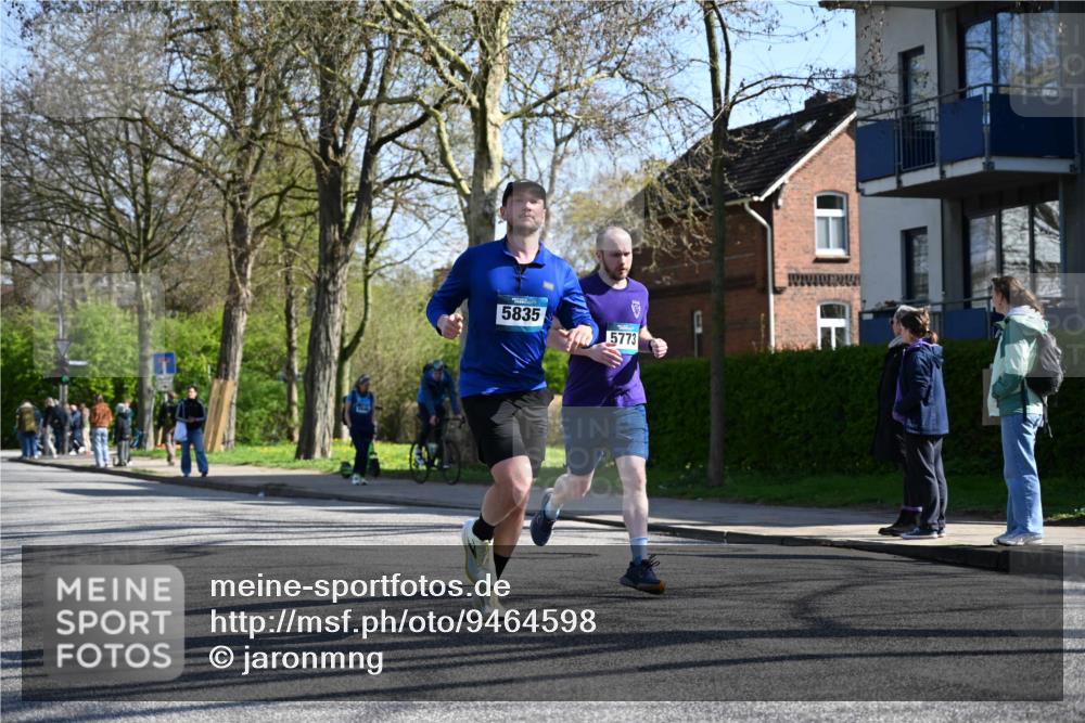 12.04.2026 - 45. Internationalen Wilhelmsburger Insellauf J. Mangold http://msf.ph/oto/9464598 12.04.2026 10:55:19 Ziel 4197, 5747, 5773, 5835, 5268, 4500, 4714, 4714, 3175, 4298, 5557, 2349, 3118, 5822, 3488, 2797, 2796 meine-sportfotos.de