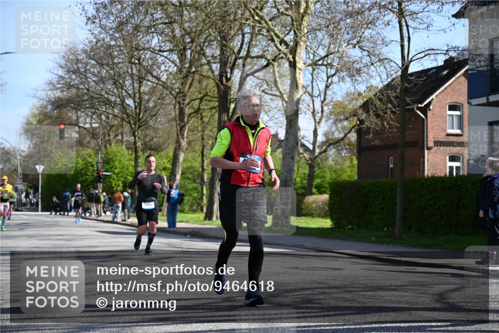 12.04.2026 - 45. Internationalen Wilhelmsburger Insellauf J. Mangold http://msf.ph/oto/9464618 12.04.2026 10:55:33 Ziel 4714, 3175, 4298, 5557, 2349, 3118, 5822, 3488, 2797, 2796, 2921, 2808, 3916, 4494, 5047, 4070, 5771 meine-sportfotos.de