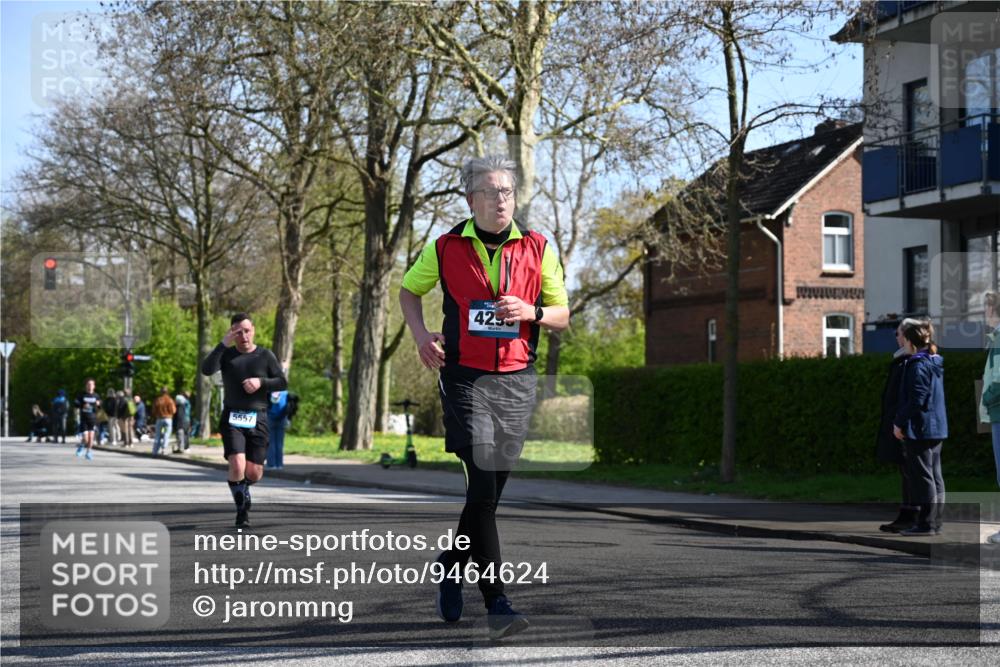 12.04.2026 - 45. Internationalen Wilhelmsburger Insellauf J. Mangold http://msf.ph/oto/9464624 12.04.2026 10:55:33 Ziel 4714, 3175, 4298, 5557, 2349, 3118, 5822, 3488, 2797, 2796, 2921, 2808, 3916, 4494, 5047, 4070, 5771 meine-sportfotos.de