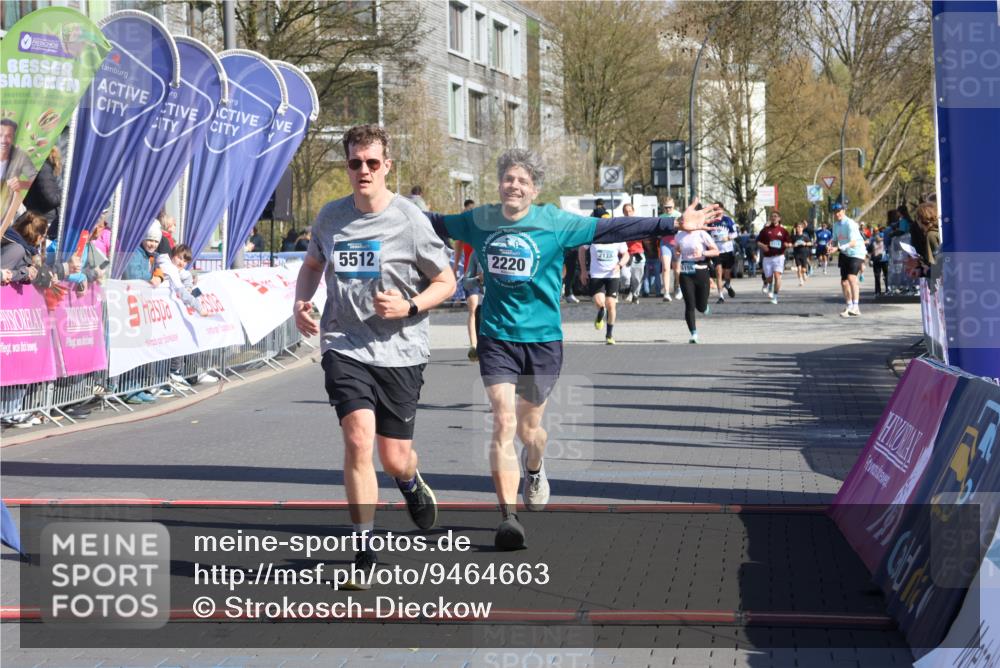 12.04.2026 - 45. Internationalen Wilhelmsburger Insellauf Strokosch-Dieckow http://msf.ph/oto/9464663 12.04.2026 10:56:48 Ziel 2055, 5512, 2220, 4158 meine-sportfotos.de