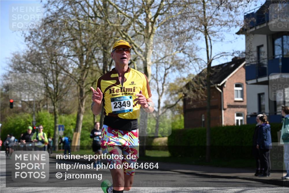 12.04.2026 - 45. Internationalen Wilhelmsburger Insellauf J. Mangold http://msf.ph/oto/9464664 12.04.2026 10:55:43 Ziel 4714, 3175, 4298, 5557, 2349, 3118, 5822, 3488, 2797, 2796, 2921, 2808, 3916, 4494, 5047, 4070, 5771, 4549, 4717, 2055 meine-sportfotos.de