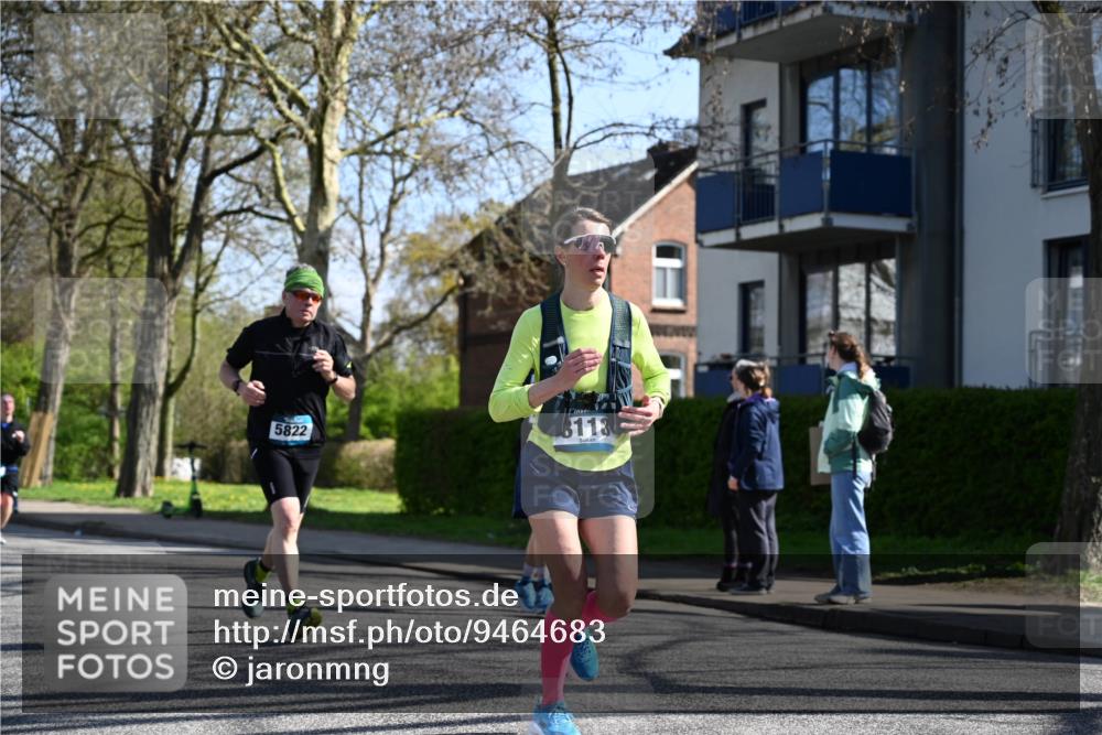 12.04.2026 - 45. Internationalen Wilhelmsburger Insellauf J. Mangold http://msf.ph/oto/9464683 12.04.2026 10:55:48 Ziel 3175, 4298, 5557, 2349, 3118, 5822, 3488, 2797, 2796, 2921, 2808, 3916, 3916, 4494, 5047, 4070, 5771, 4549, 4717, 2055, 5512, 2220, 4158 meine-sportfotos.de