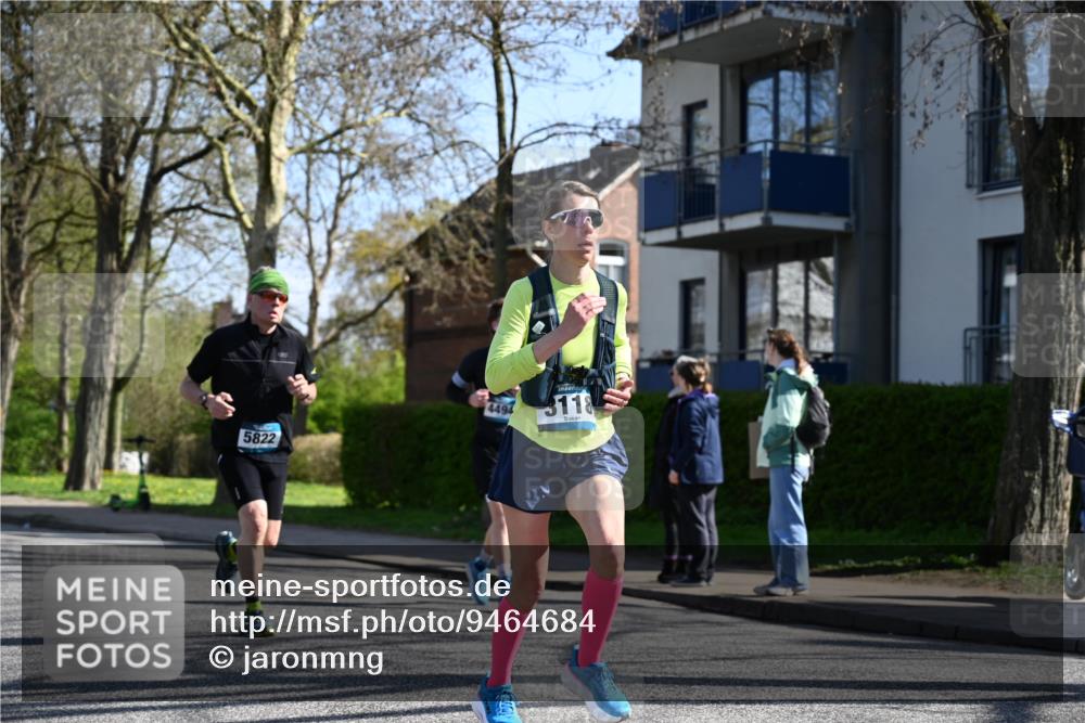 12.04.2026 - 45. Internationalen Wilhelmsburger Insellauf J. Mangold http://msf.ph/oto/9464684 12.04.2026 10:55:48 Ziel 3175, 4298, 5557, 2349, 3118, 5822, 3488, 2797, 2796, 2921, 2808, 3916, 3916, 4494, 5047, 4070, 5771, 4549, 4717, 2055, 5512, 2220, 4158 meine-sportfotos.de
