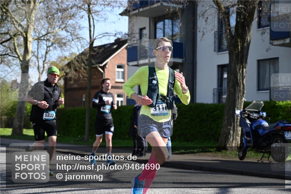 12.04.2026 - 45. Internationalen Wilhelmsburger Insellauf J. Mangold http://msf.ph/oto/9464690 12.04.2026 10:55:48 Ziel 3175, 4298, 5557, 2349, 3118, 5822, 3488, 2797, 2796, 2921, 2808, 3916, 3916, 4494, 5047, 4070, 5771, 4549, 4717, 2055, 5512, 2220, 4158 meine-sportfotos.de
