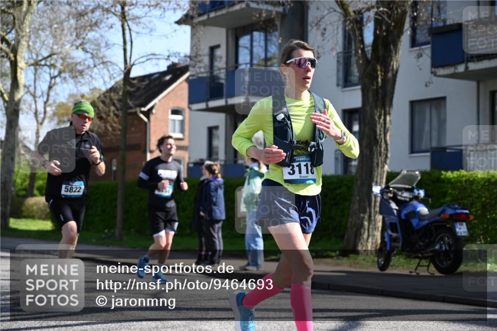 12.04.2026 - 45. Internationalen Wilhelmsburger Insellauf J. Mangold http://msf.ph/oto/9464693 12.04.2026 10:55:48 Ziel 3175, 4298, 5557, 2349, 3118, 5822, 3488, 2797, 2796, 2921, 2808, 3916, 3916, 4494, 5047, 4070, 5771, 4549, 4717, 2055, 5512, 2220, 4158 meine-sportfotos.de