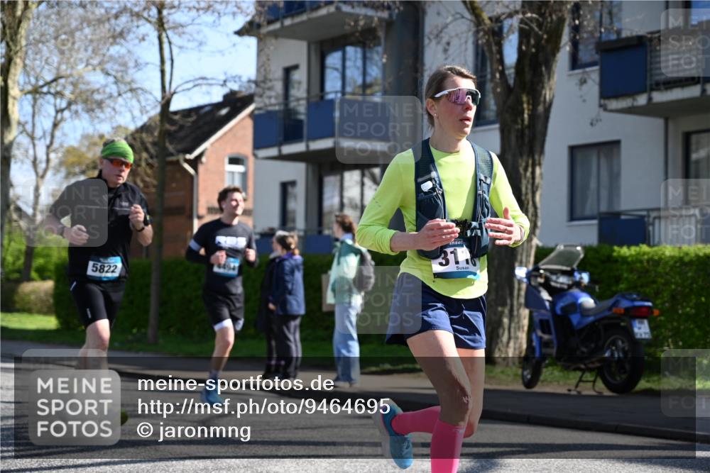 12.04.2026 - 45. Internationalen Wilhelmsburger Insellauf J. Mangold http://msf.ph/oto/9464695 12.04.2026 10:55:48 Ziel 3175, 4298, 5557, 2349, 3118, 5822, 3488, 2797, 2796, 2921, 2808, 3916, 3916, 4494, 5047, 4070, 5771, 4549, 4717, 2055, 5512, 2220, 4158 meine-sportfotos.de