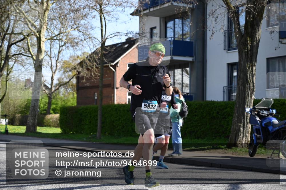 12.04.2026 - 45. Internationalen Wilhelmsburger Insellauf J. Mangold http://msf.ph/oto/9464699 12.04.2026 10:55:49 Ziel 3175, 4298, 5557, 2349, 3118, 5822, 3488, 2797, 2796, 2921, 2808, 3916, 4494, 5047, 4070, 5771, 4549, 4717, 2055, 5512, 2220, 4158 meine-sportfotos.de